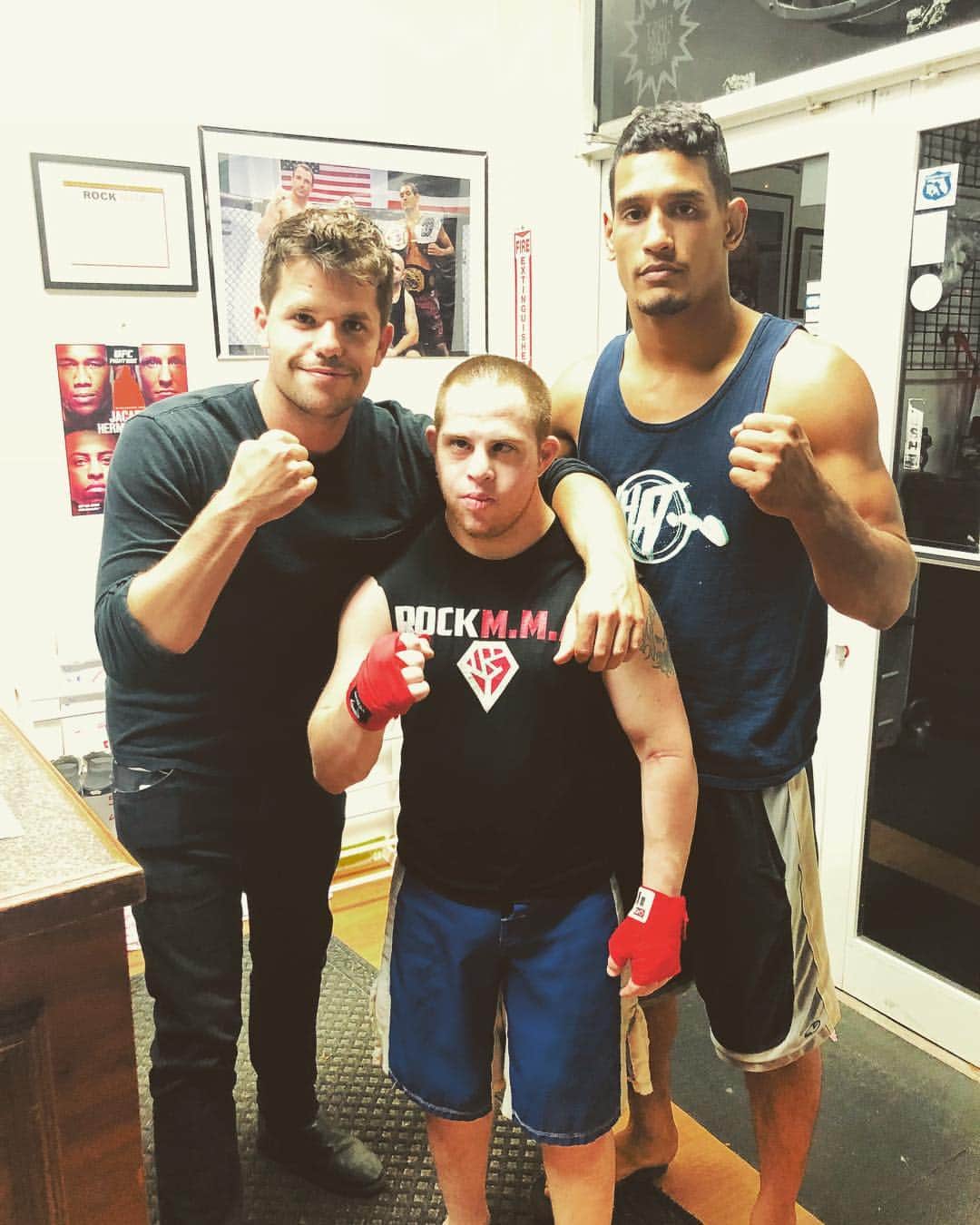 マックス・カーバーのインスタグラム：「They say don’t meet your heroes... I say go f***k yourself. If you don’t know about @garrettsfight , you should. Garrett “G-Money” Holeve is a walking example of doing whatever it takes to follow your heart. He has fought for his right to fight and is a leader and our teacher when it comes to grit, determination and inclusion. Much respect to G and his team. Been a privilege. Story coming soon.  Check out his foundation that empowers adaptive athletes to train for performance, health and fun:  www.garrettsfightfoundation.org  #ufc #mma #film #hero #fight #story #athlete #motivation」
