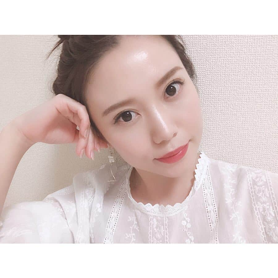 村田莉さんのインスタグラム写真 - (村田莉Instagram)「明日から10連休やないかーーー！！ ☀️ . 仲良しのお友達の手作りピアスがお気に入り🐚✨ @celery.rrr 当分作れなくなっちゃうから今のうちに頼んだ🥺 . #new #earrings #cute #handmade #accessory #spring #귀여운 #귀고리 #친구의 #수제품 #봄이네」4月26日 14時15分 - murata_mari