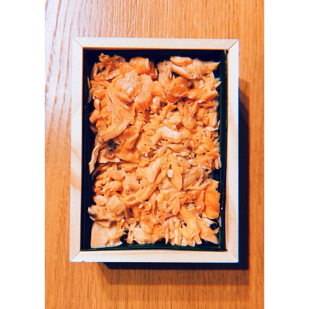 加藤ミリヤさんのインスタグラム写真 - (加藤ミリヤInstagram)「しあわせの鮭ハラスご飯。 やっぱりお米だなあ。美味しいなあ。  #京味 さん #鮭ハラスご飯」4月26日 14時17分 - miliyahtokyo