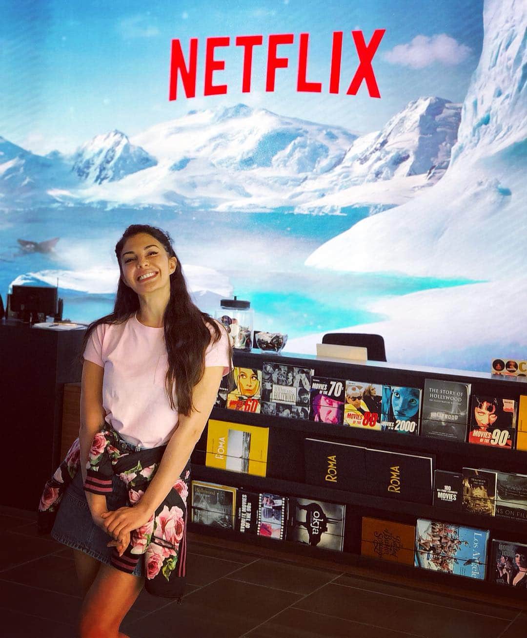 Jacqueline Fernandezさんのインスタグラム写真 - (Jacqueline FernandezInstagram)「Netflix and chill ❤️ @netflix 🥰🥰」4月26日 14時36分 - jacquelienefernandez