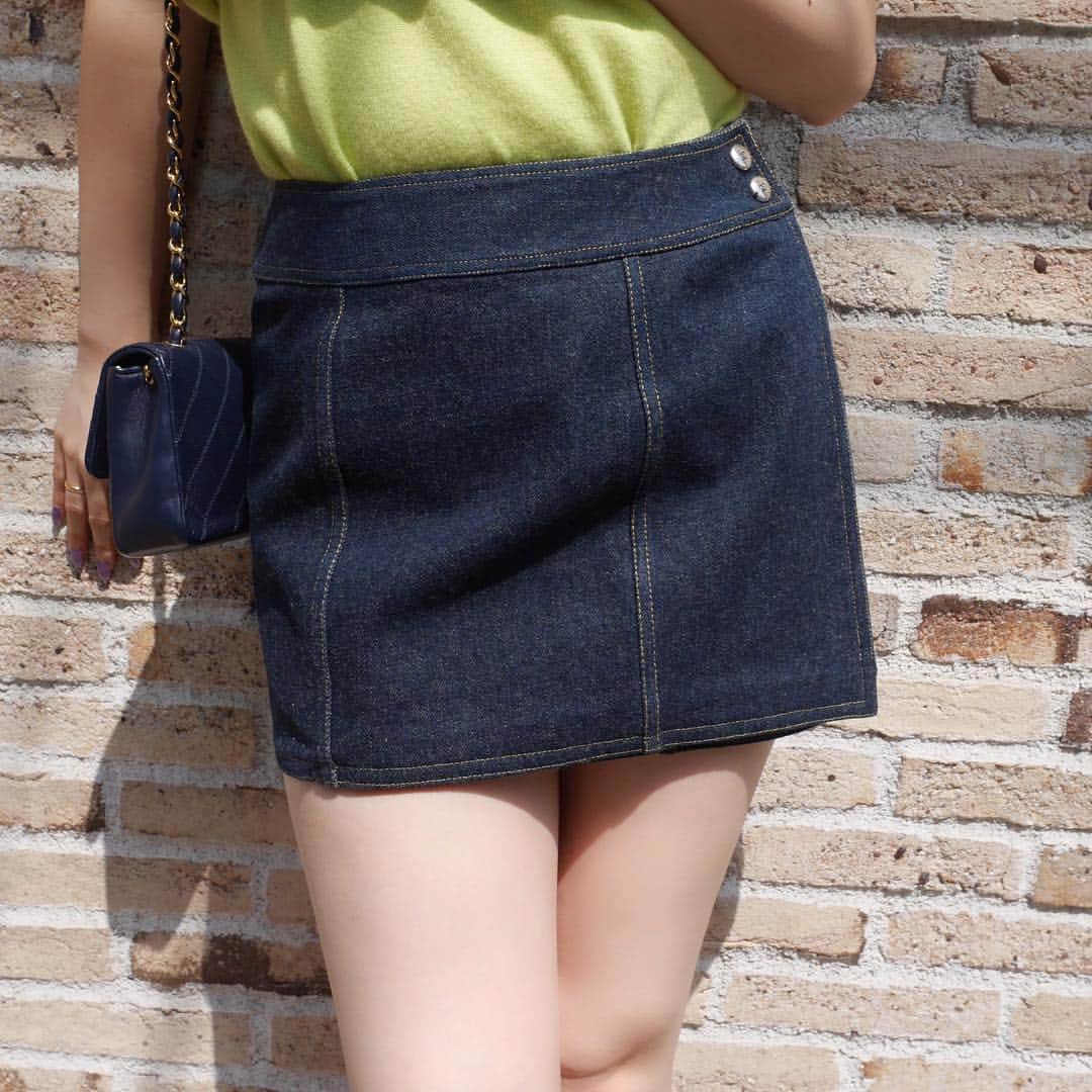 Vintage Brand Boutique AMOREさんのインスタグラム写真 - (Vintage Brand Boutique AMOREInstagram)「<<SOLD OUT>> Vintage Chanel wrapped denim mini skirt. No size description. ▶︎Free Shipping Worldwide✈️ ≫≫≫ DM for more information 📩 info@amorevintagetokyo.com #AMOREvintage #AMORETOKYO #tokyo #Omotesando #Aoyama #harajuku #vintage #vintageshop #ヴィンテージ #ヴィンテージショップ #アモーレ #アモーレトーキョー #表参道 #青山 #原宿#東京 #chanel #chanelvintage #vintagechanel #ヴィンテージ #シャネル #ヴィンテージシャネル #amorewardrobe #アモーレワードローブ」4月26日 14時39分 - amore_tokyo