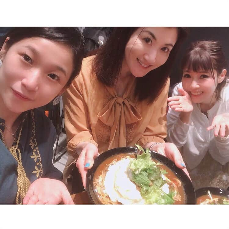 世手子さんのインスタグラム写真 - (世手子Instagram)「Healthy organic lunch at homeヽ(´▽｀)/ Thank you always for everybody's kind words(*☻-☻*) @mocchiri_genmai #もっちり玄米ごはん でランチ作ったよ(#^.^#) @seethesun_inc のカレーとともに @biople #bioplefes 出会った  @solaina.jp  #たんぱく質をおぎなうふりかけ もトッピング(*ﾟ▽ﾟ*) 食べすぎちゃったら @naturism_afterdiet #ナチュリズム で調整^o^ @sparrows_jp #パロサント に癒されながら おやつに @msmrt.jp #ミルキーナッツ w 最近は玄米ブーム(〃ω〃) #リズラボ銀座 @rizlabo 人気メニューのオムライス ではまりました(*ﾟ▽ﾟ*) しかもこちらのオムライスは大豆ミート(*^o^*) #グルテンフリー ばっちりだね！ さらに #米BARU @komebarutakewaka で更に玄米の素晴らしさを体感(^_^)v 今日は #陽奈 @hina_hoshinokakera と #美活デザイン だよ(*^_^*) 録画収録なので収録後みてね(*'▽'*)」4月26日 14時51分 - rojide