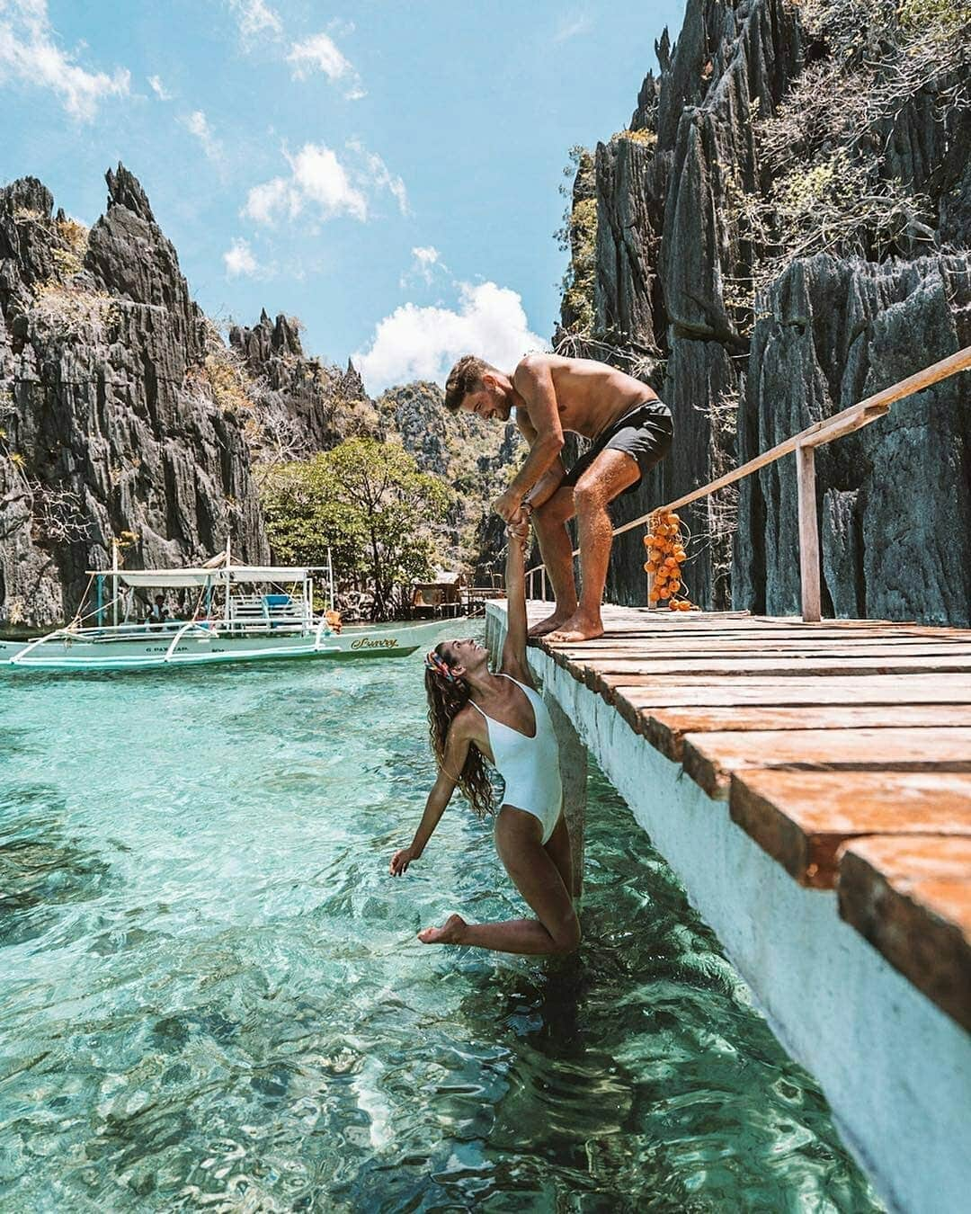 Discover Earthさんのインスタグラム写真 - (Discover EarthInstagram)「Raquel and Miguel, a couple of modern day explorers were recently in Coron, Palawan in the Philippines and blessed us with this amazing selection of photos ! Which one do you like the most ? 🏝🇵🇭 Tag your travel partner ! — 📍#DiscoverPhilippines — 📸 Photos by @explorerssaurus_」4月26日 15時03分 - discoverearth