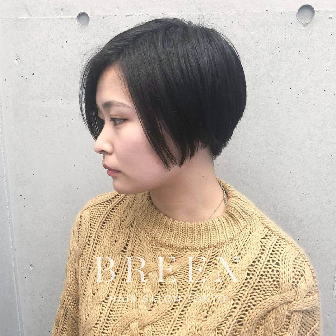 Hairsalon BREEN Tokyoさんのインスタグラム写真 - (Hairsalon BREEN TokyoInstagram)「. 【東京でショートヘアがうまい店・ジェンダーレスなヘアサロン✂】 . 「ただいま！と言ってしまうくらい何度も通いたい美容室」がコンセプト . お客さまが女性：男性比率が１：１　ジェンダーレスです。 . ヘアスタイルの質問はコメントにお願いします！ 担当スタイリストから返信します。 . . Cut:¥5,400 Color:¥5,400 Perm:¥5,400 . . . Hairsalon BREEN Tokyo 原宿駅・明治神宮前駅 5分 東京都渋谷区神宮前3-25-12FUJIBUILDING2F TEL:03-6432-9454 MAIL:info@hair-breen.com . #breentokyo  #原宿美容室 #表参道美容室 #明治神宮前美容室 #原宿ヘアサロン #ヘアサロン  #ヘアスタイリング  #イメチェン #カットが上手い #似合わせカット #ばっさりカット #ショートが得意 #ショートボブ #ショートボブパーマ #レイヤーボブ #切りっぱなしボブ #ショートカット #ショートカット女子 #ナチュラルヘア  #ヘアカラーアッシュ #ばっさりカット #グレージュカラー #抜け感ヘア #ヘアカタログ　 #ジェンダーレス #LGBT」4月26日 15時04分 - hairsalon_breen_tokyo