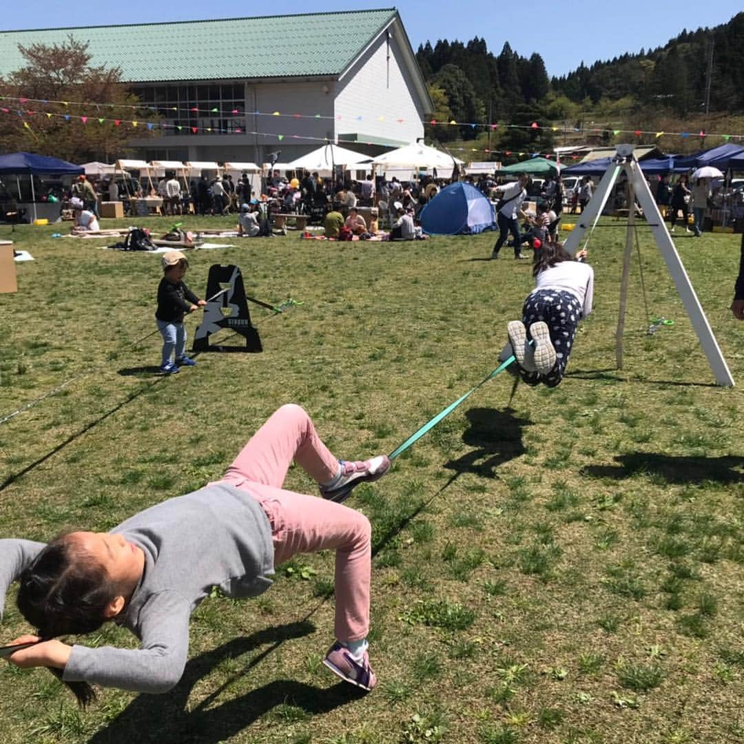 大杉徹さんのインスタグラム写真 - (大杉徹Instagram)「先週末は鳥取、newpicnicdayにてイベント！ゆったりとした時間でした。校舎を改造したカフェも素敵でした。  #newpicnicday #隼ラボ #slackline research #slacktivity #gibbon slacklines #スラックラインリサーチ #スラックティビティ #ギボンスラックライン #鳥取」4月26日 15時06分 - toru_gappai_osugi