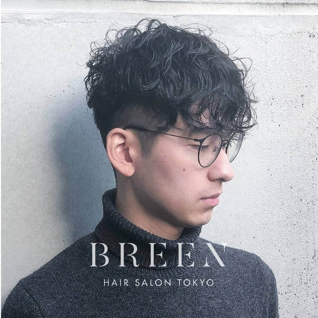 Hairsalon BREEN Tokyoさんのインスタグラム写真 - (Hairsalon BREEN TokyoInstagram)「. 【東京でショートヘアがうまい店・ジェンダーレスなヘアサロン✂】 . 「ただいま！と言ってしまうくらい何度も通いたい美容室」がコンセプト . お客さまが女性：男性比率が１：１　ジェンダーレスです。 . ヘアスタイルの質問はコメントにお願いします！ 担当スタイリストから返信します。 . . Cut:¥5,400 Color:¥5,400 Perm:¥5,400 . . . Hairsalon BREEN Tokyo 原宿駅・明治神宮前駅 5分 東京都渋谷区神宮前3-25-12FUJIBUILDING2F TEL:03-6432-9454 MAIL:info@hair-breen.com . #breentokyo  #原宿美容室 #表参道美容室 #明治神宮前美容室 #原宿ヘアサロン #メンズ髪型  #ヘアスタイリング  #イメチェン #カットが上手い #メンズヘアセット #マッシュ男子 #ショートが得意 #メンズスタイリング #メンズヘアカタログ #メンズヘア #メンズショート #メンズヘアスタイル #メンズマッシュ #メンズヘアサロン #束感ショート #ジェンダーレス #LGBT」4月26日 15時07分 - hairsalon_breen_tokyo