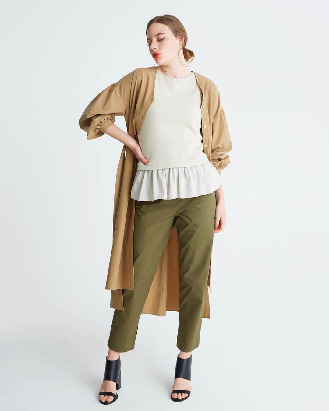 のインスタグラム：「. . MILITARY	BELT	SLIT	PANTS . BALLOON SLEEVE NO COLLAR SHIRTS DRESS . #リタジーンズトーキョー #ritajeanstokyo#tokyo#online#store#styling#coordinate#fashion#tee#tshirt#cutandsew#dress#white#zozotown#zozo#isetan#isetanshinjuku#tokyobrand#tokyofashion#madeinjapan#rita」