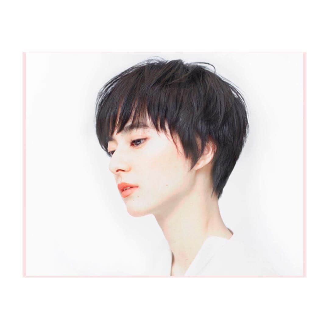 HAIR CATALOG . JPさんのインスタグラム写真 - (HAIR CATALOG . JPInstagram)「フォルムが美しいショートスタイル。 黒髪が艶っぽくてキレイ。  #hcj#ショートスタイル#艶っぽい  @hair_catalog_jp  Double @double_hairsalon Akiyoshi Nakahara @akiyoshi.nakahara」4月26日 15時47分 - hair_catalog_jp