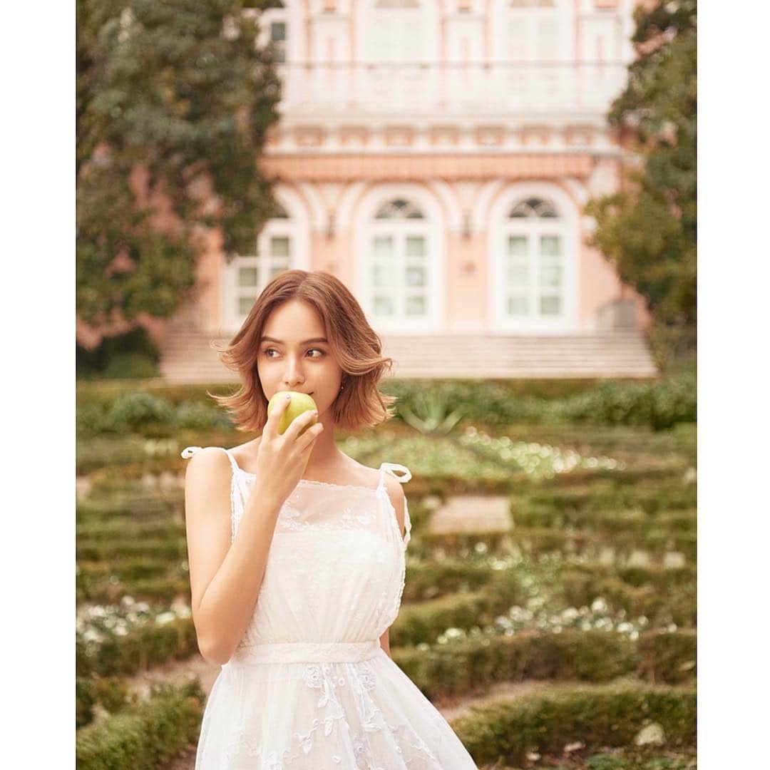 佐川理佳のインスタグラム：「👸🏼🍏 @takizawakarenofficial  dir Tomoko Ikoma ph Masashi Ikuta sty Kayo Yoshida hm Rika Sagawa」
