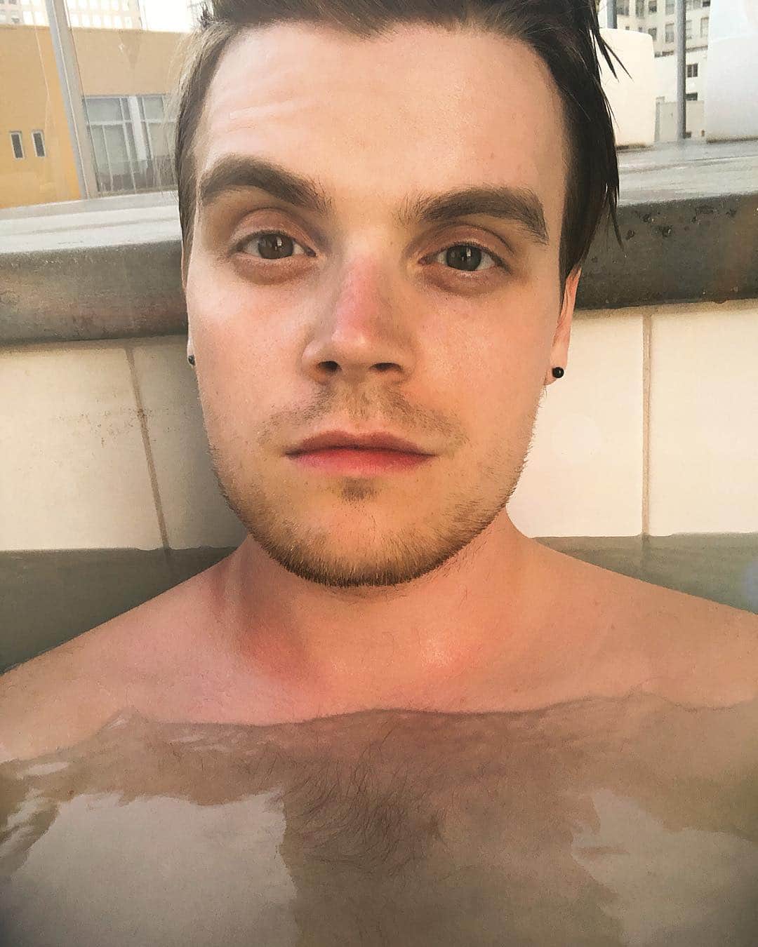 iBlaliのインスタグラム：「Im heißen Jacuzzi auf dem Hausdach unserer Airbnb-Wohnung zu chillen und die L.A-Skyline anzustarren ist eines der atmosphärischsten Dinge, die ich je gemacht habe 🙈」