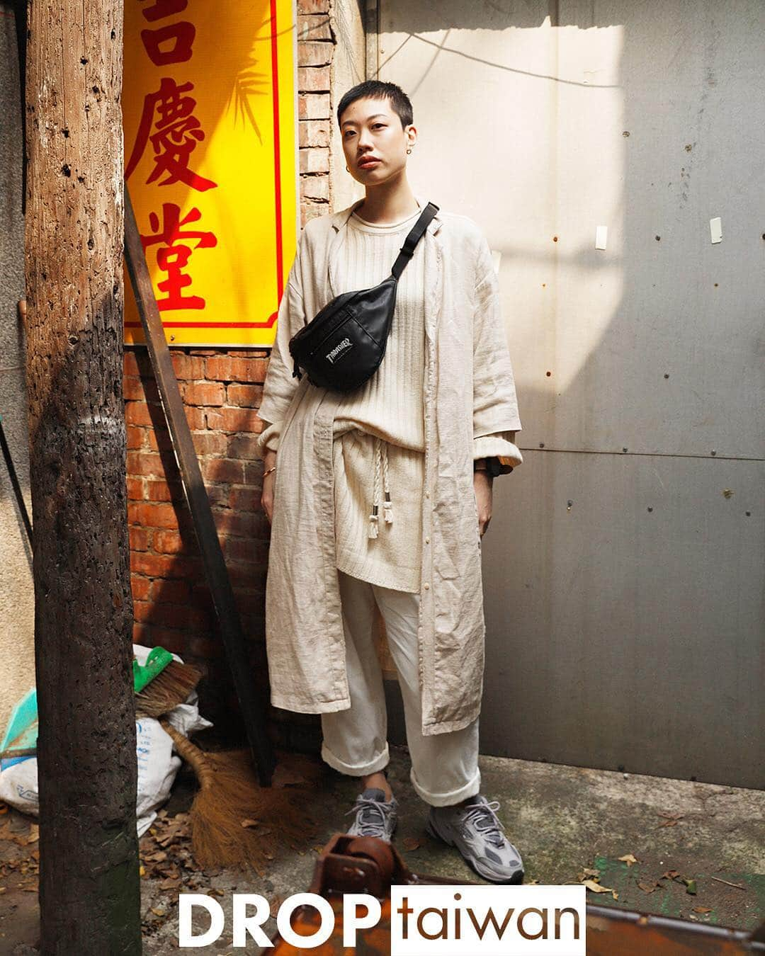 Droptokyoさんのインスタグラム写真 - (DroptokyoInstagram)「TAIWAN STREET SNAP @drop_taiwan  #streetstyle#droptokyo#taiwan#streetscene#streetfashion#streetwear#streetculture#fashion#hairstyle#台湾#taipei #街拍#時尚#東區#穿搭#街拍style #時尚穿搭#街頭攝影#台北#潮流#台灣 Photography: @yuri_horie_」4月26日 15時43分 - drop_tokyo