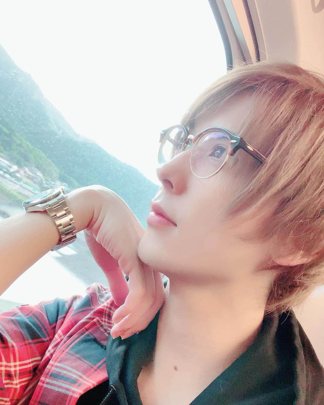 仲田博喜のインスタグラム：「岡山での撮影を終えて東京に戻ります。  地元を離れて十年以上が経ちますが、景色が変わっても岡山の人たちの温かさは変わらないですね。  離れてみて分かる地元の良さ。  今度はもっと大きくなって帰ってきます(^^) またね、岡山！  またね、のどぐろ（笑）」
