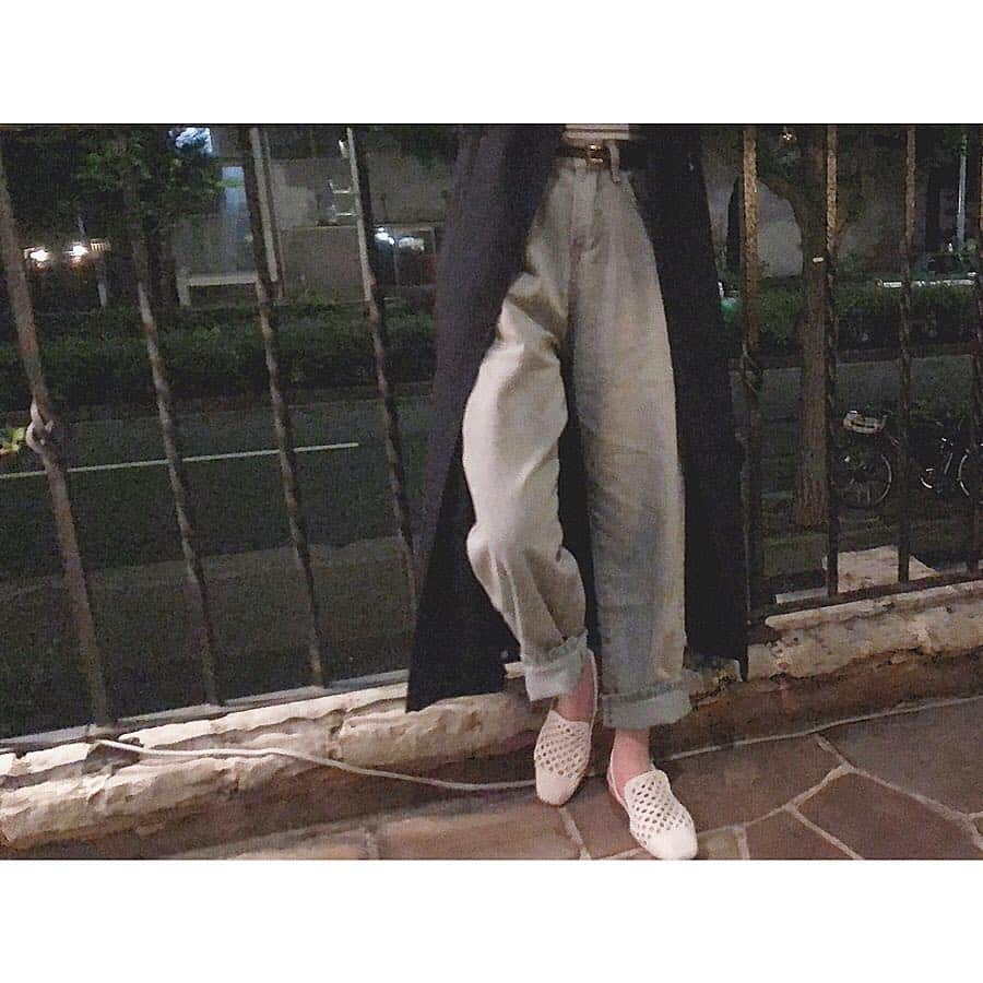 村田莉さんのインスタグラム写真 - (村田莉Instagram)「最近げっとした新しいくつ🤤✨👡 @palomabarcelo デニムと相性よすぎる。カジュアルだけどきれいめ。すき。🥺💕 . パンツ👖は @17kg_official . #shoes #new #palomabarcelo #19ss #fashion #fashionista #패션스타그램 #패션 #코디 #대일리룩 #봄 #봄코디 #신발 #신발스타그램 . #インスタ更新がんばるまりちゃん  #街中が楽しそうでくやしい」4月26日 21時19分 - murata_mari