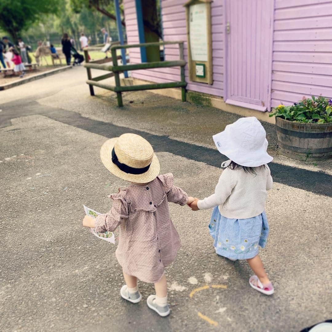 MEGのインスタグラム：「やっと少しずつ素足になれる季節がきた！日本は連休だね。10連休すごいな！みんな何するんだろう！ #２歳３ヶ月」