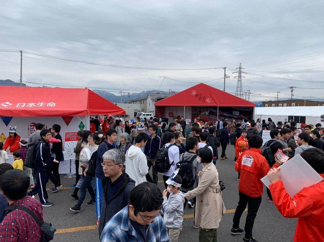 日本生命保険相互会社さんのインスタグラム写真 - (日本生命保険相互会社Instagram)「. ＼日本生命みんなの2020全国キャラバン／ ～開催レポート★in山形～ 4/20（土）,21（日）に山形県で「日本生命みんなの2020全国キャラバン」を開催しました！ 「わが街アスリート」のトークショーでは、三部航平選手（卓球）とバクコメさん（お笑い芸能人）に出演いただきました！ 東京2020オリンピックに向けた意気込みを語っていただき、また、卓球の実演をしていただくなどして盛りあがりました！ . 次回は福島県で開催します！是非ご来場ください！ . ＜福島県＞ 日時：５月１１日（土）・１２日（日）　各日10:00-18:00（入場無料） 場所：イオンタウン郡山 ※わが街アスリートトークショーに、山下航平選手（リオ2016オリンピック　陸上競技　日本代表）に出演いただきます！ ※東京2020マスコットのミライトワやソメイティと写真撮影ができるステージイベントや、桐生祥秀選手の記録に挑戦できるブースなど楽しいスポーツ体験ブースを多数ご用意しております！ . これからも2020年に向け、盛りあがりを全国にお届けしてまいります！ . 巡回スケジュール等、詳細はコチラ！ 特設サイト：https://special.nissay-mirai.jp/tokyo2020/caravan/ . ＊日本生命は東京2020オリンピック・パラリンピックゴールドパートナー（生命保険）です。 _ #みんなの2020 #全国キャラバン #わが街アスリート #東北 #山形 #福島 #東京2020マスコット #ミライトワ #ソメイティ #日本生命 #ニッセイ #nissay #playsupport #オリンピック #パラリンピック #東京2020オリンピック #東京2020パラリンピック #olympic_games_tokyo_2020 #tokyo_2020_paralympic_games #readyfortokyo #olympic_spirit #olympic_games #readyfor_tokyo_2020」4月26日 16時01分 - nissay_official