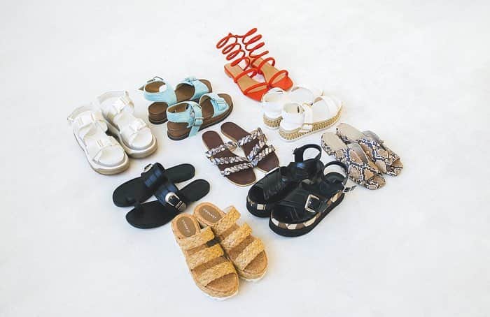 蒼葉えるさんのインスタグラム写真 - (蒼葉えるInstagram)「Summer is coming up soon~~~you ready?﻿﻿ ﻿﻿ It's recommended sandals﻿﻿ @jeanasis_official ,please check it out👡🌈🚿﻿ ﻿ #jeanasis#ジーナシス#jeanasisコーデ#ジーナシスコーデ」4月26日 16時32分 - l_aoba