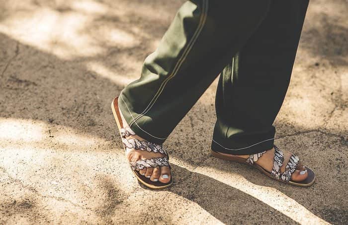 蒼葉えるさんのインスタグラム写真 - (蒼葉えるInstagram)「Summer is coming up soon~~~you ready?﻿﻿ ﻿﻿ It's recommended sandals﻿﻿ @jeanasis_official ,please check it out👡🌈🚿﻿ ﻿ #jeanasis#ジーナシス#jeanasisコーデ#ジーナシスコーデ」4月26日 16時32分 - l_aoba