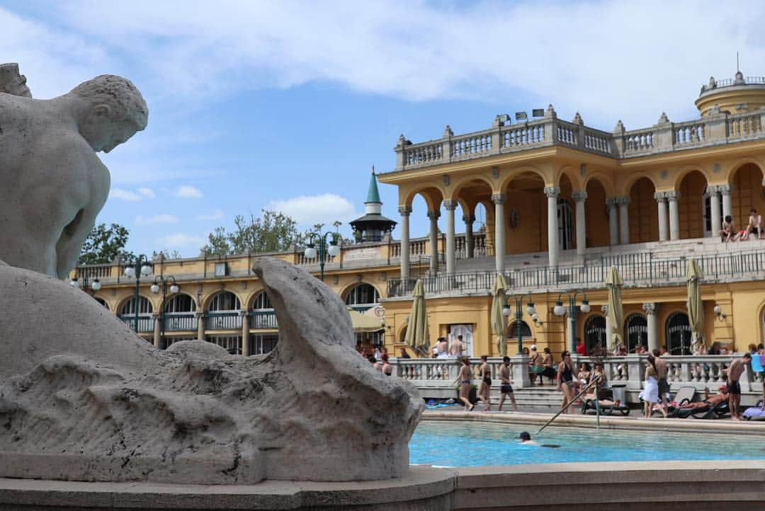 ハン・ジヘさんのインスタグラム写真 - (ハン・ジヘInstagram)「Budapest Szechenyi Baths👉🛀」4月26日 16時52分 - jh_han