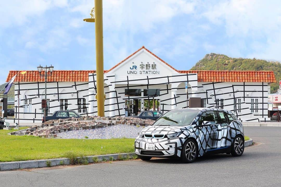 BMW Japanさんのインスタグラム写真 - (BMW JapanInstagram)「. 瀬戸内国際芸術祭2019が、本日開幕！ . 開催期間中は高松港にて、イタリアのアート作家、エステル・ストッカー氏デザインの特別なアートラッピングが施されたBMW i3が展示中。 . また、オリジナル・ラッピング仕様のBMW i3も、オフィシャル・カーとして瀬戸内海の島々を駆けぬけます。 . 今なら瀬戸内国際芸術祭2019との開催を記念したキャンペーンも実施中。 . @bmwjapan アカウントトップのURLをタップしてBMW公式サイトからご応募頂くことができます。 この機会に、ぜひご応募ください。 . #BMW #駆けぬける歓び #BMWJapan #瀬戸内国際芸術祭2019 #BMWWorld #BMWPost #BMWgram #BMWlovers #BMWlife #BMWlove #BMWforlife #BMWcar」4月26日 17時05分 - bmwjapan