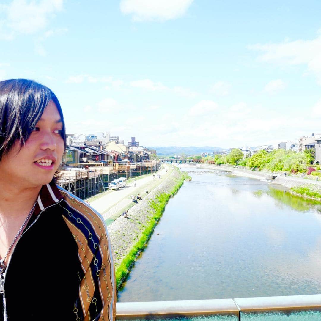 トミーさんのインスタグラム写真 - (トミーInstagram)「京都に一瞬行きました。鴨川。」4月26日 16時58分 - tommymizutamaribond