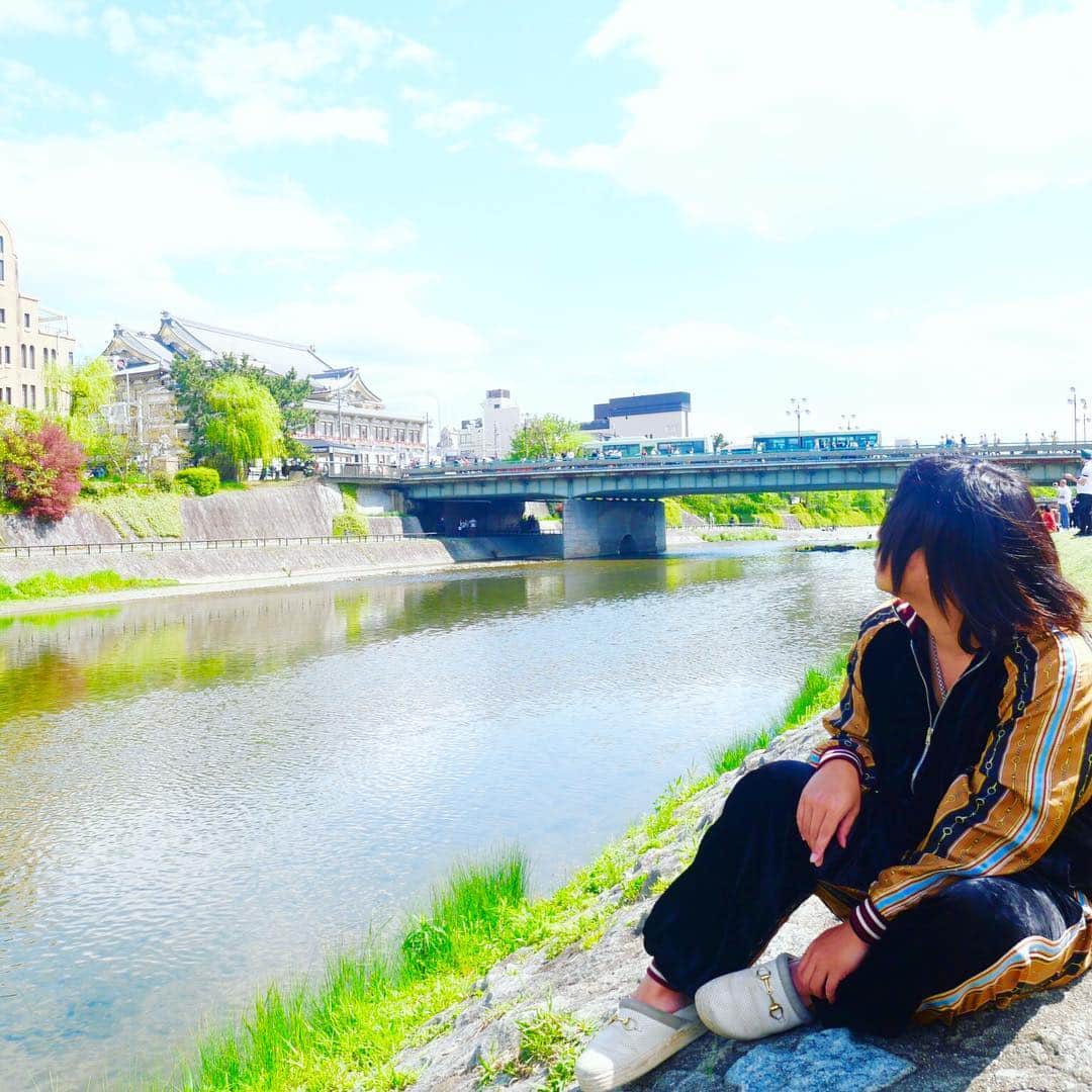 トミーさんのインスタグラム写真 - (トミーInstagram)「京都に一瞬行きました。鴨川。」4月26日 16時58分 - tommymizutamaribond