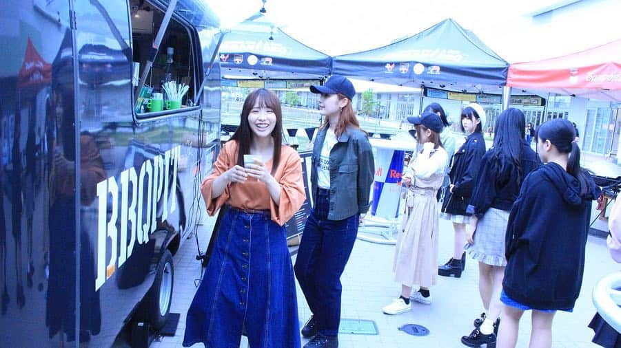 高木由麻奈さんのインスタグラム写真 - (高木由麻奈Instagram)「K2BBQ楽しかったぁあ🍖✨ 全員は揃わなかったー😭 でも14人も集まって良かった☺️またK2みんなでBBQやりたいなっ ✨思い出の写真✨  2枚目は、お仕事のため、先に帰るかおたん 3枚目は、チャーハンを作ってる、みこってぃ 4枚目は、なるぴーの前髪を直してくれてる、おしりん」4月26日 17時01分 - yumana.t