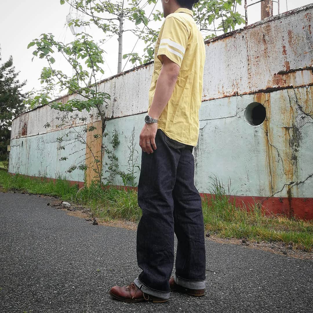 momotarojeansのインスタグラム：「ワイドシルエット。 wear Wide fit jeans today.  #kojima #kurashiki #okayama #jeans #denim #denimday #denimporn #denimhead #selvedge #selvage #selvedgedenim #selvedgeforum #denimevolution #selvedgemurah #unionspecial #goingtobattle #madeinjapan #japanesedenim #fading #naturalfading #madebyhand #madeinjapan #jeanslife #vintagejeans #fade #selvedge #mensweardaily」
