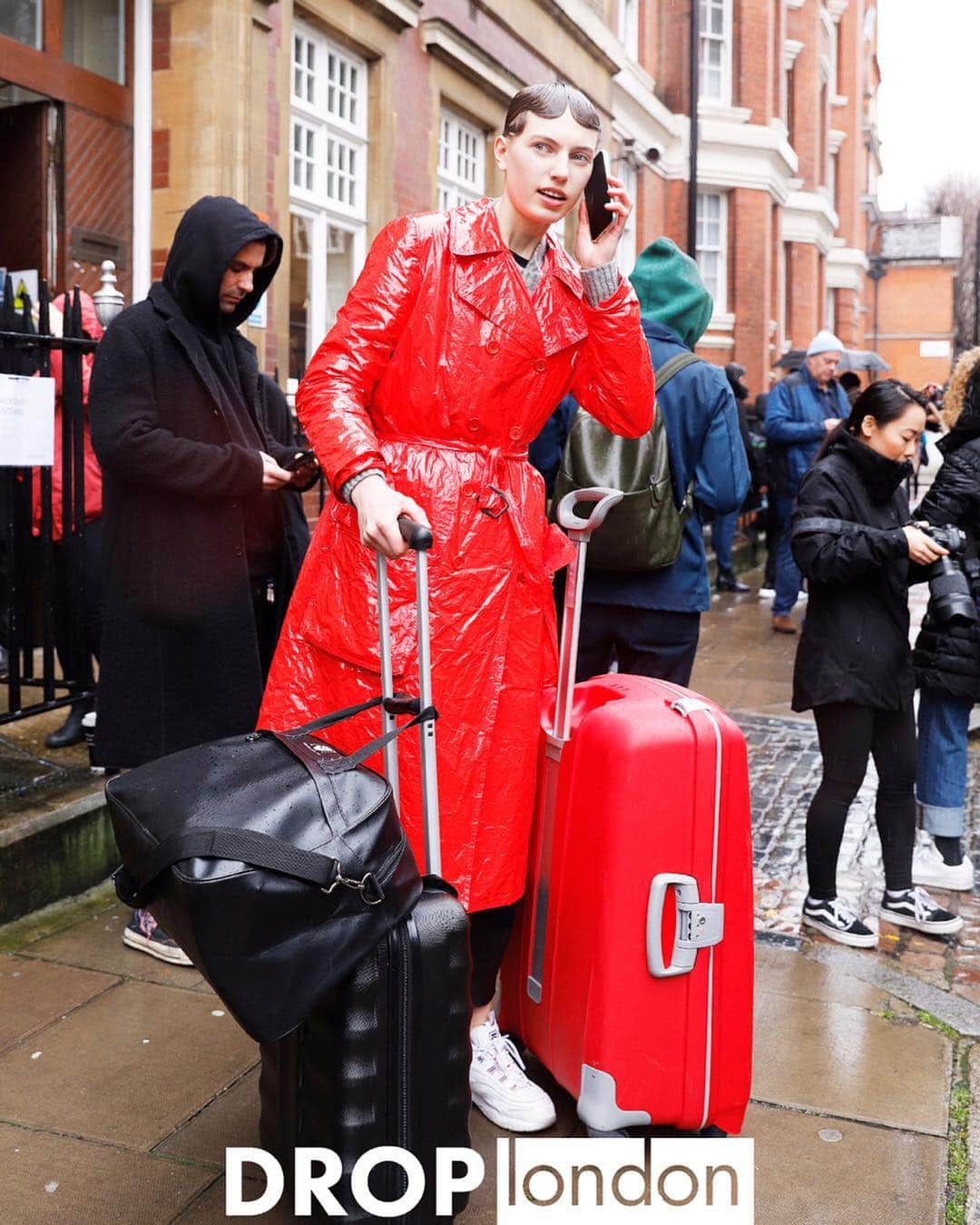 Droptokyoさんのインスタグラム写真 - (DroptokyoInstagram)「LONDON STREET STYLE @drop_london  #streetstyle#london#streetscene#streetfashion#streetwear#streetculture#fashion#film#filmphotography #LFW#AW19#londoner#styleblogger#fashionshow#fashionmodeles#mood#fashionweek#photography#instafashion#fashionstyling#models#highfashion#fashionstyle#fashionstyling#photographer#style Photography: @yuri_horie_」4月26日 17時11分 - drop_tokyo