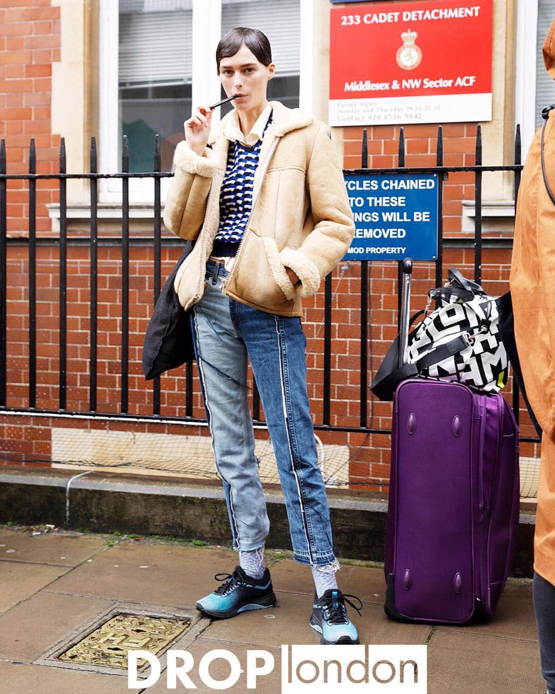 Droptokyoさんのインスタグラム写真 - (DroptokyoInstagram)「LONDON STREET STYLE @drop_london  #streetstyle#london#streetscene#streetfashion#streetwear#streetculture#fashion#film#filmphotography #LFW#AW19#londoner#styleblogger#fashionshow#fashionmodeles#mood#fashionweek#photography#instafashion#fashionstyling#models#highfashion#fashionstyle#fashionstyling#photographer#style Photography: @yuri_horie_」4月26日 17時11分 - drop_tokyo