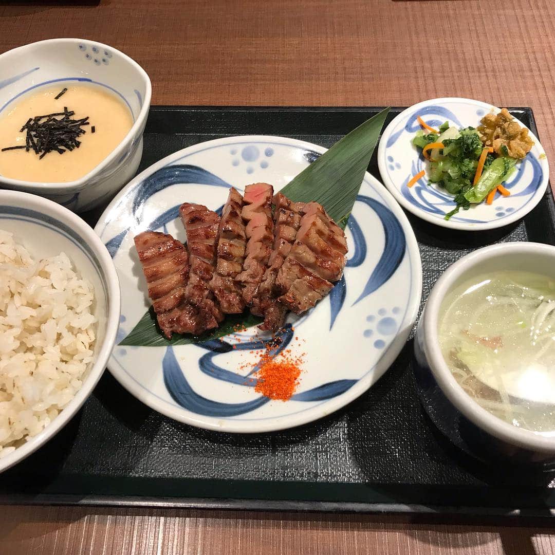 水木一郎さんのインスタグラム写真 - (水木一郎Instagram)「GWのライブリハーサル無事に終了。リハーサルの写真を撮り忘れたのでそのあとの夕食での牛タンをパシャリZ! #牛タン #しろたんセット  #チョレギサラダ  #水木一郎  #ichiromizuki」4月26日 17時28分 - ichiromizuki