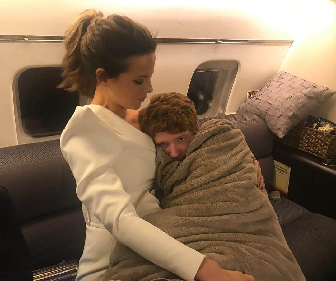 ケイト・ベッキンセイルさんのインスタグラム写真 - (ケイト・ベッキンセイルInstagram)「As much as I was almost completely fulfilled by @bscan letting me swaddle him, dress him up and sit on him, I must admit he was right to take a break from all that and go be brilliant in @bondingnetflix . Congratulations my son my wife my muse ❤️💋❤️💋」4月26日 17時29分 - katebeckinsale