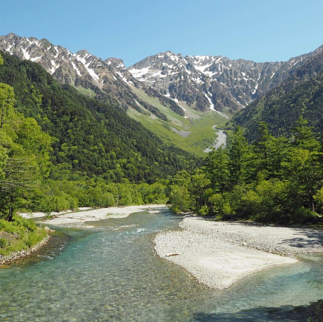 のインスタグラム：「The hills are alive in the Japan Alps. Also known as the Japanese Alps, this north-to-south spine lies in the center of Honshu and is divided into three ranges: the Northern (Kita), Central (Chuo) and Southern (Minami) Alps. These three ranges are home to some of the highest peaks in the country, 20 of which reach over 3,000 meters in height, with only Mount Fuji, at 3,776 meters, standing taller. Read the best day and multiday hikes with the link in our bio. (Tom Fay photos) . . . . . . #Japan #japanalps #japanesealps #mountains #mountainclimbing #hiking #nature #travel #日本 #日本アルプス #山 #登山 #自然 #ハイキング #旅行 #美しい #⛰」