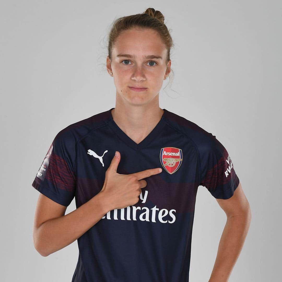 Arsenal Ladiesさんのインスタグラム写真 - (Arsenal LadiesInstagram)「Congratulations to @LiaWaelti, @KimLittle1990 and @VivianneMiedema on being named in the @FAWSL PFA Team of the Year 👏 #ArsenalWomen #Arsenal #AFC」4月26日 17時46分 - arsenalwfc