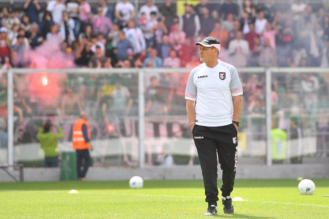 USチッタ・ディ・パレルモのインスタグラム：「🎙Rossi: “Contro il Livorno servirà senso di sacrificio”. La conferenza stampa dell’allenatore rosanero sul nostro sito ufficiale 💻📲」
