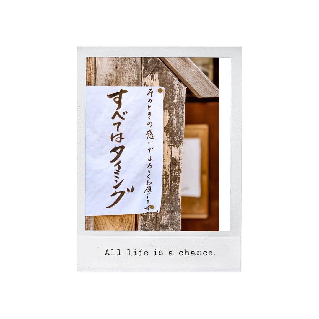 のインスタグラム：「𓂃✍︎ 人生はすべてチャンス🎲〃 ‥‥‥‥‥‥‥‥‥‥‥‥‥‥‥‥‥‥‥‥‥‥‥‥‥‥‥‥‥‥‥‥‥‥ #letter#letters#blushart#phonto#phontograph#phontography#wonderful_place#instagramjapan#ig_photooftheday#special_shots#best_photogram#building#architecture#japanesearchitecture#streetphotography#wall#walldecor#painting#wallpainting#illustration#illustrationoftheday#illustrationart#message#april#spring#すべてはタイミング」