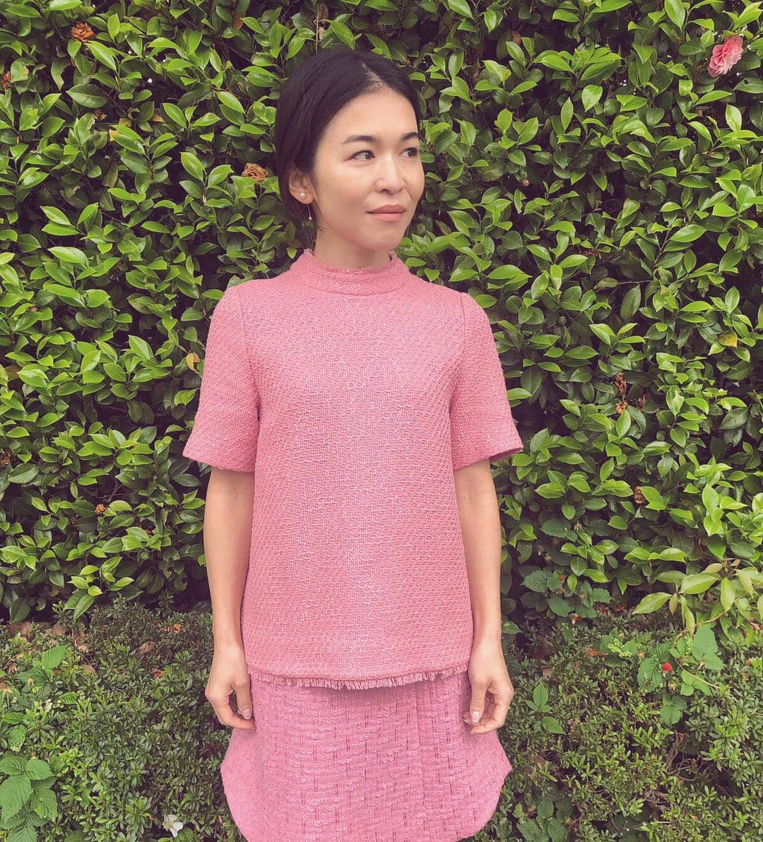 辻直子さんのインスタグラム写真 - (辻直子Instagram)「#Pink#Pink#Pink #latotalite➕tsujinaoko#一緒にお洋服を作らせていただきました#summertweed#pink#white #ピンクとオフホワイト#晴れの日が恋しい😎  @latotalite.jp  詳しくはInstagramやwebで🙄😊」4月26日 17時59分 - naoko.ts