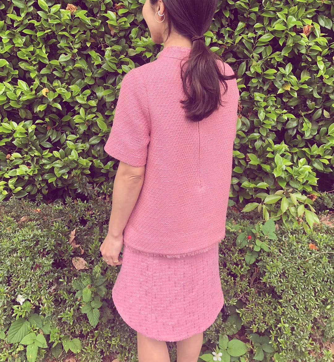 辻直子さんのインスタグラム写真 - (辻直子Instagram)「#Pink#Pink#Pink #latotalite➕tsujinaoko#一緒にお洋服を作らせていただきました#summertweed#pink#white #ピンクとオフホワイト#晴れの日が恋しい😎  @latotalite.jp  詳しくはInstagramやwebで🙄😊」4月26日 17時59分 - naoko.ts