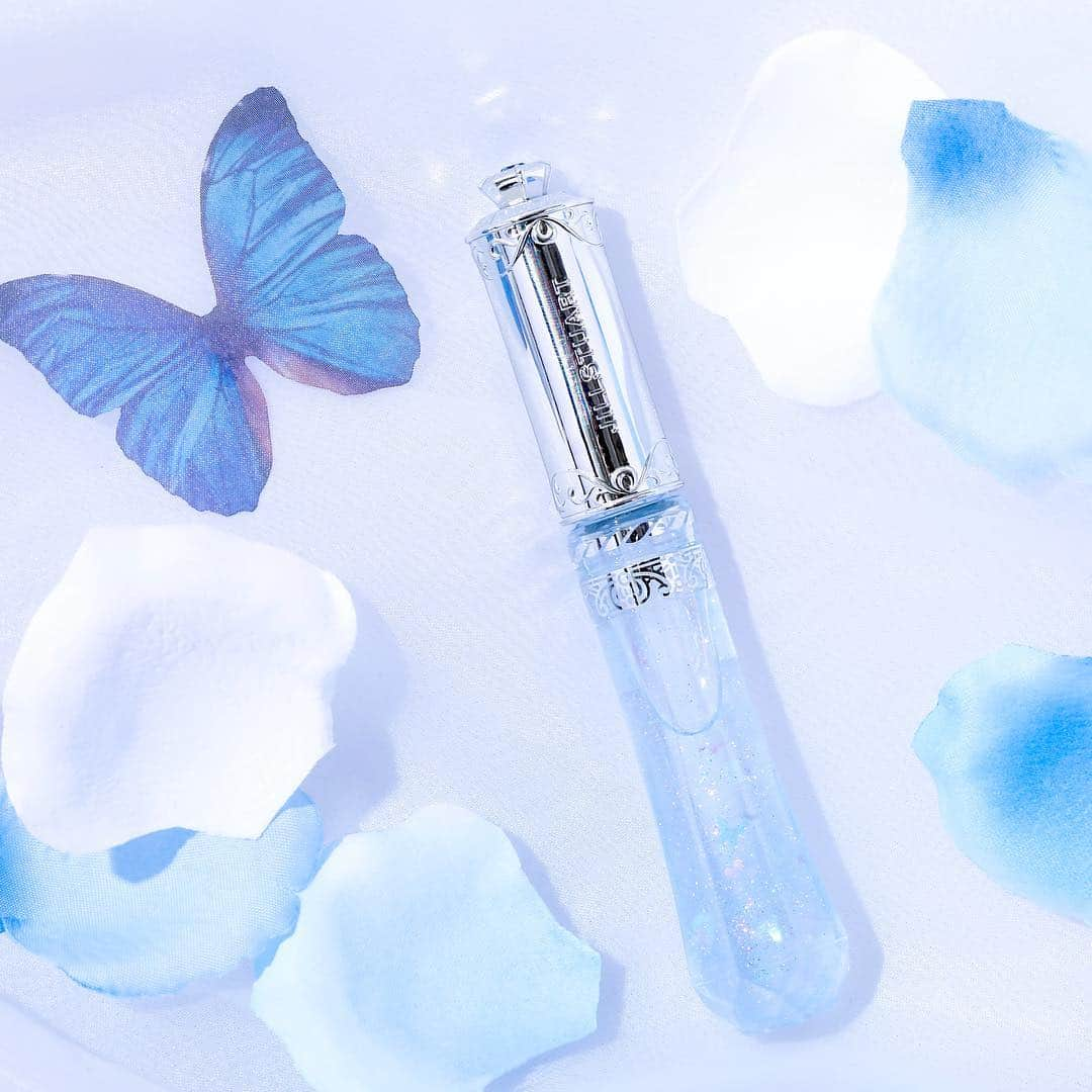 JILLSTUART BEAUTYさんのインスタグラム写真 - (JILLSTUART BEAUTYInstagram)「JILL STUART Crystal Bloom Something Pure Blue limited items . 5月3日(金)より限定発売 ■ジルスチュアート サムシングピュアブルー シマリング リップエッセンス . 幸運を呼ぶブルーバタフライ型のラメが きらきらと舞うリップエッセンス。 繊細なパールを配合したブルーカラーのリップで 透明感のある唇を手に入れて。 . 唇にツヤを与えながらも、 心地よい清涼感と濃密なうるおいを届けます。 . #JILLSTUART #JILLSTUARTBeauty #somethingpureblue #somethingblue #wedding #lipessence #サムシングピュアブルー #サムシングブルー #サムシングピュアブルーシマリングリップエッセンス」4月26日 18時01分 - jillstuartbeauty