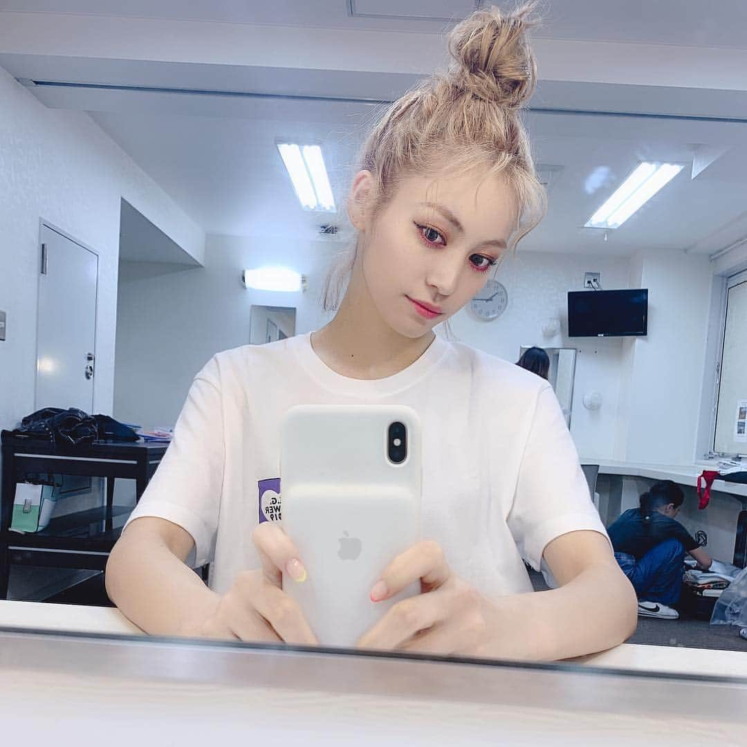 楓さんのインスタグラム写真 - (楓Instagram)「たまにはお団子ヘアー🍡」4月26日 18時01分 - kaede_