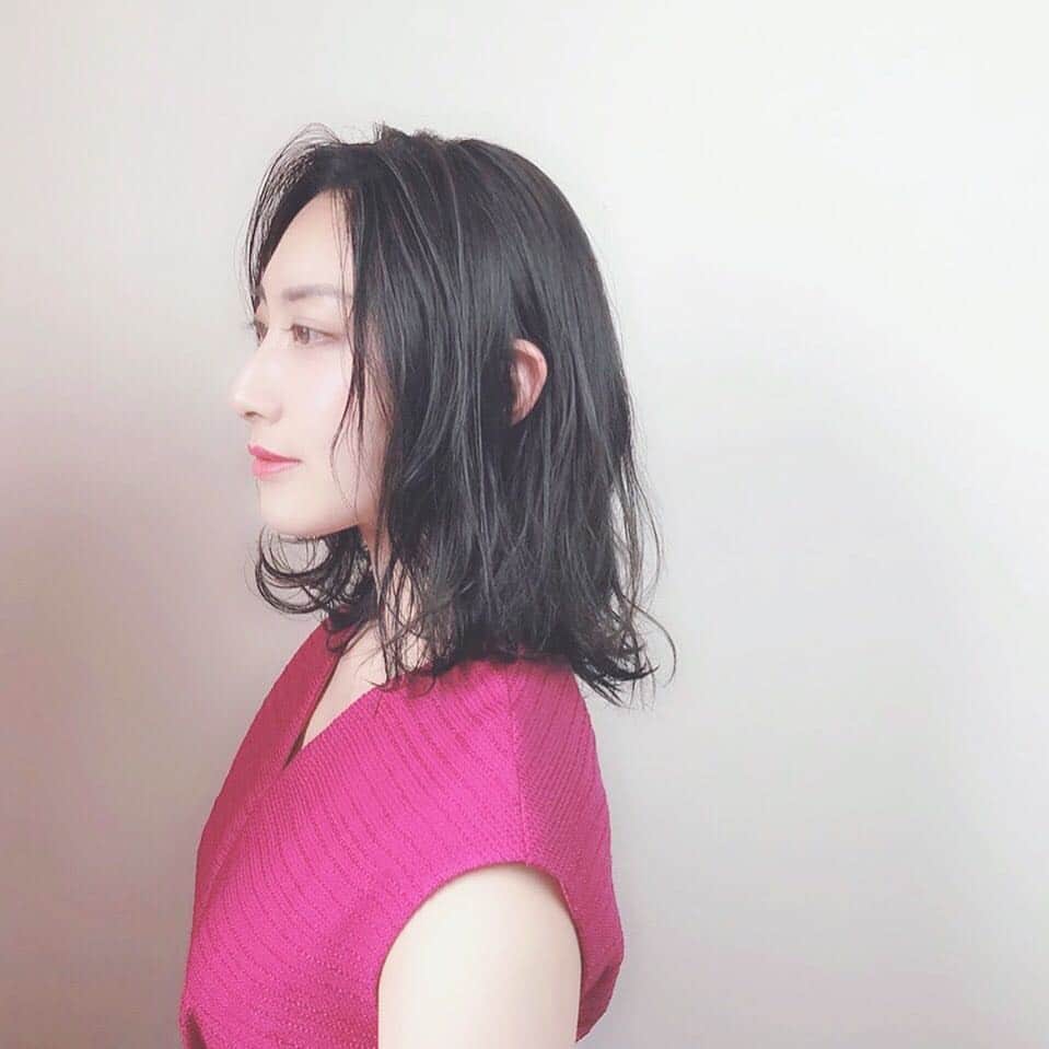 のインスタグラム：「💇‍♀️ @hair_design_sole  この色本当にやめられない… . . . #グレージュ #hair #haircolor #hairstyle #cute #instadaily #instagood #make #makeup #hairsalon #ボブ #instagramer #salonmodel #サロンモデル #サロモ #model #モデル  #ブライダルモデル #pv #pv撮影 #ヘアサロン #ar #ポートレート #被写体になります #tokyo #nagoya #名古屋 #ポトレ #ポトレモデル」