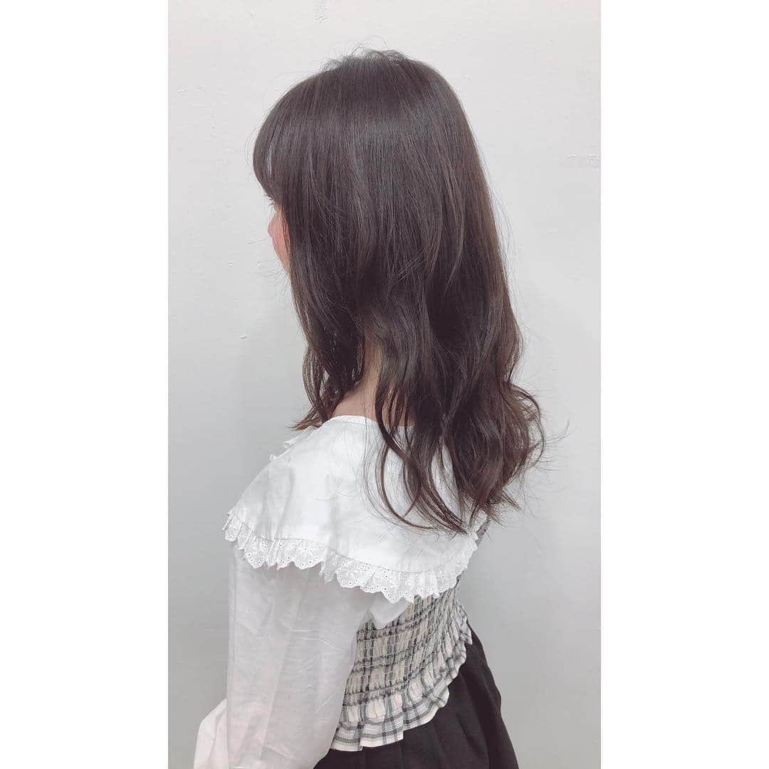 ゆなさんのインスタグラム写真 - (ゆなInstagram)「最近巻いてて傷んでた髪の毛……。 ミニモでトリートメントに行ってきました✨ 今回おじゃましたサロンは 「KAYAK」さん︎💓💓 写真で伝わるかな？？？！！！ すごいサラサラになりました❤︎*.(๓´͈ ˘ `͈๓).*❤︎ ミニモにはたくさんの 美容師さんが載っているみたいだから、 どこに行こうか迷ってる方は ミニモを使って予約してみてください😚💓 #超minimo美容部 #minimo #ミニモ #ゆなたこ #ヘアサロン #pr」4月26日 18時13分 - _yunachannel