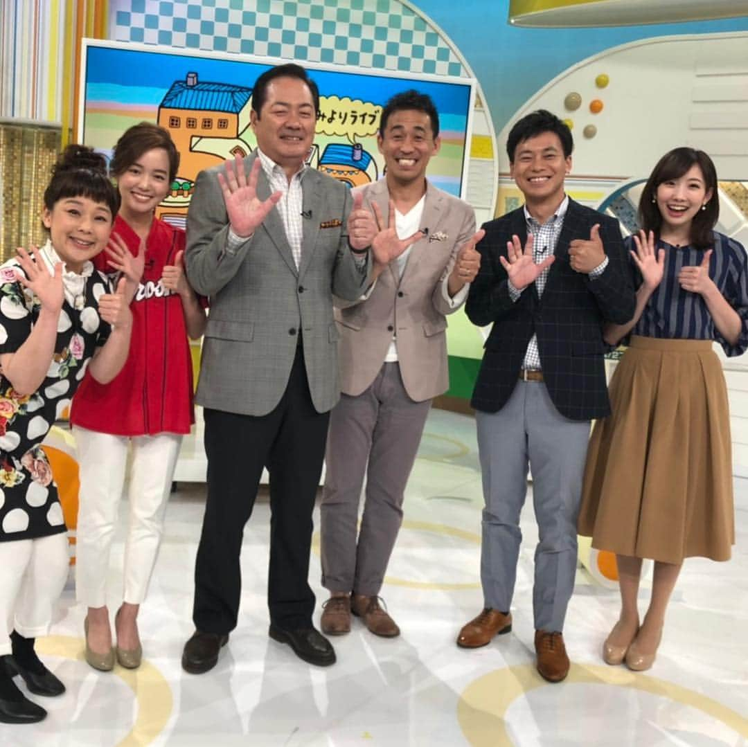 石田靖さんのインスタグラム写真 - (石田靖Instagram)「広島ホームテレビ❺ 『みみよりライブ5up』スタジオ&ロケへ😆 広島カープの200勝投手レジェンドの北別府学さんとご一緒させていただき大感激😆 「北別っぴゅ〜っ！」と新喜劇の 今別府の感じで胸触らしていただきました🙏🙏🙏 ありがとうございます〜 #広島ホームテレビ #みみよりライブ5up #広島カープ #名球会 #北別府学 #新喜劇 #今別府直之 #北別ぴゅー #松本裕見子  #榮真樹  #大重麻衣 #渡辺美佳 #2枚目の写真 #中区堺町 #唐揚げ日本一 #志庵 #一期一笑  #石田靖」4月26日 18時20分 - yasulog