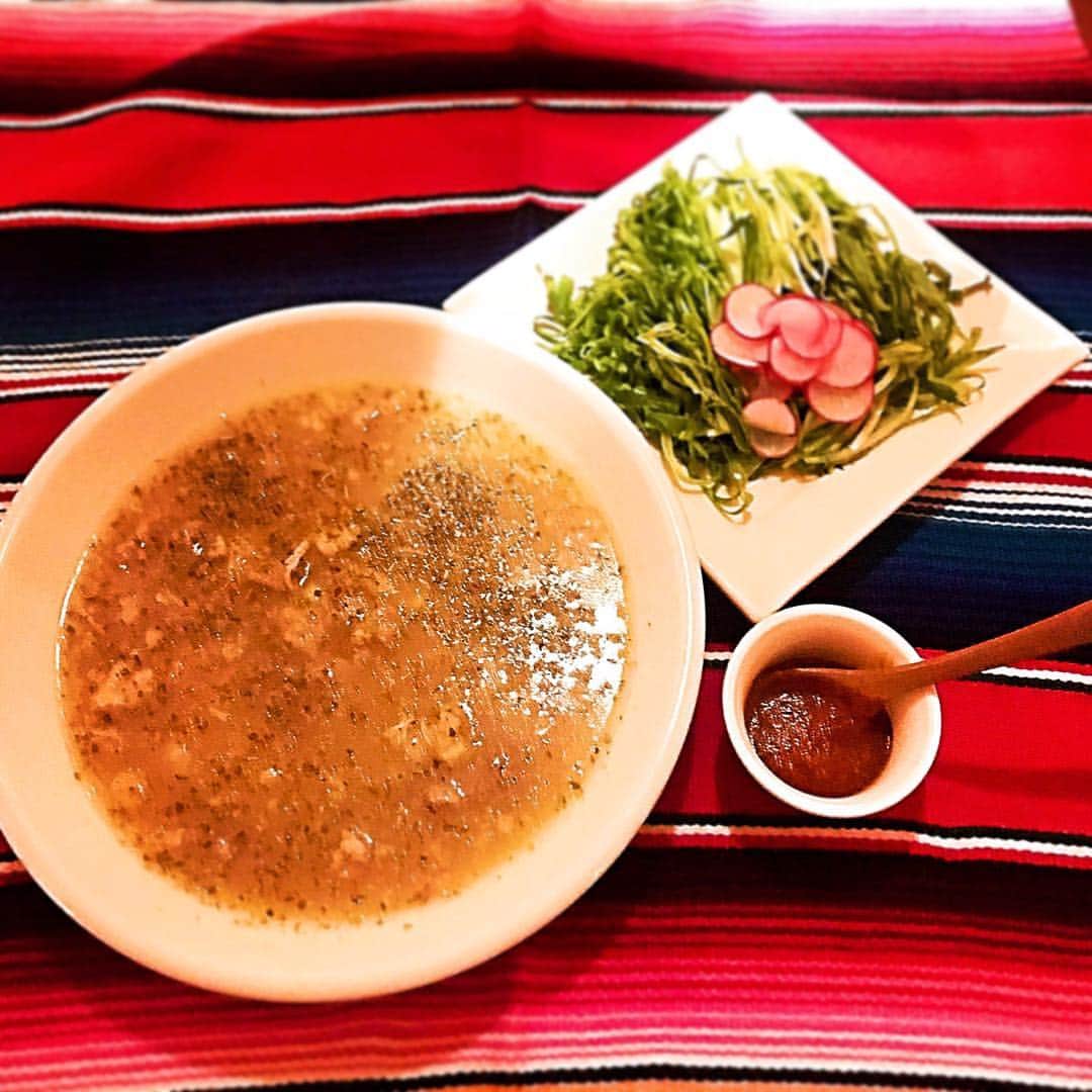 エルボラーチョのインスタグラム：「🇲🇽西新店オススメ料理のご紹介🇲🇽 ポソレ ~Pozole~  メキシコ伝統のスープ料理で、 ジャイアントコーンたっぷりの豚骨スープ。 現地ではポソレ専門店もあり 皆んなに愛されるお料理です。 シャキシャキ野菜たちと一緒に本場の味をお楽しみください🌽  #エルボラーチョ #エルボラーチョカルボン #西新 #西新グルメ #福岡 #福岡グルメ #メキシコ #メキシコ料理 #ポソレ #pozole #sopa #tequila #tacos #テキーラ #タコス #博多どんたく #ゴールデンウィーク #クラフトビール #Elborracho」