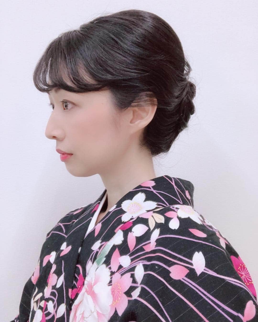 理絵さんのインスタグラム写真 - (理絵Instagram)「自分では選ばない柄なので新鮮🌸  #model #actress #modella #attrice #모델 #여배우 #着物 #浴衣 #kimono #yukata #和服 #tokyo #japan #理絵着物」4月26日 18時29分 - ____rie____