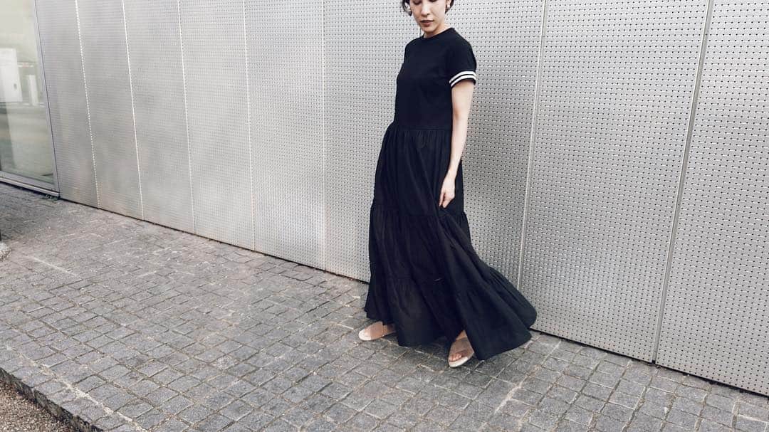 BORDERS at BALCONYのインスタグラム：「#三越伊勢丹WEB別注 BALLERINA MAXI TEE DRESS〜。 - 肌触りが良くて、気持ちいいです＾＾。 - ・ 伊勢丹限定ドレスと通常のBALLERINA TEE DRESSの違いは２つ有ります。1、丈がマキシ丈になっているのと、2、袖のリボンディテールがボーダーカフスになっているところです！ ・ 皆さまぜひ 三越伊勢丹さんのサイトで見てみてください！⁣⠀ - ↓↓↓サイトLINK↓↓↓⁣⠀ ⁣https://isetan.mistore.jp/onlinestore/brand/012445/list⁣⠀ ⁣⠀」