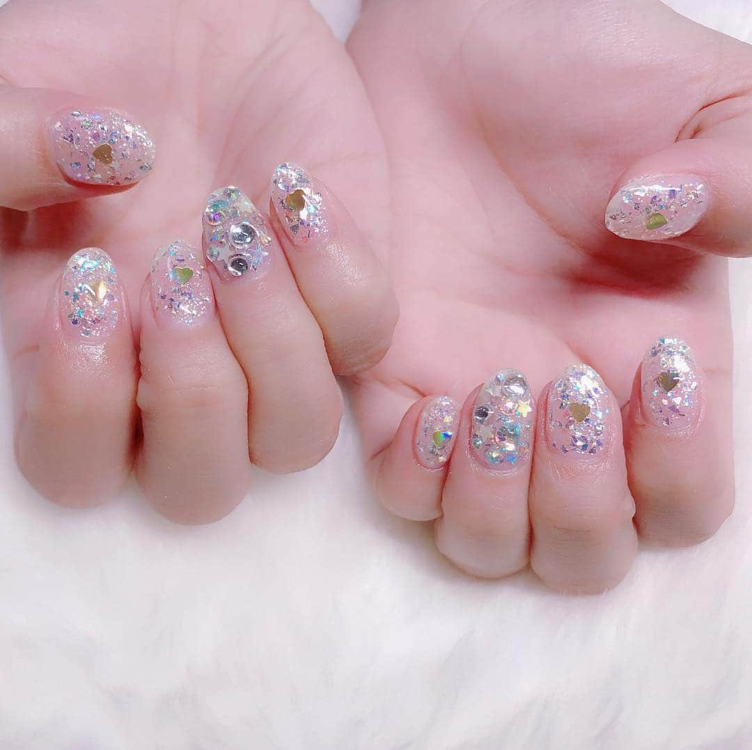 なかやまちえこさんのインスタグラム写真 - (なかやまちえこInstagram)「きらきら💫 #nail #nails #nailart #ネイル #美甲 #ネイルアート  #clou #nagel #ongle #ongles #unghia #japanesenailart #manucure #네일 #젤네일 #네일아트 #네일리스트 #japanesenails #manicurist #gelnails #ラメネイル #グリッターネイル #glitternails #岡井千聖 ちゃん」4月26日 18時35分 - chiekonakayama