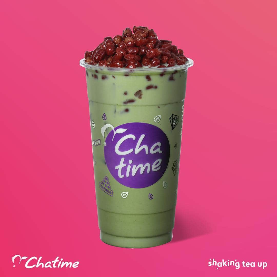 のインスタグラム：「本日の一杯🥤 . . チャタイム  抹茶ミルクティー ＋あずきトッピング . . コク深い抹茶ミルクティーと 食べ応えのあるあずきがベストマッチ😝✨ . . 今日のように涼しい日は ホットで飲むのもおススメです☺️❣️ . . #スイーツ部 #台湾茶  #ginza #タピオカ #タピオカミルクティー #タピオカ巡り #cafe #tea #台湾カフェ #ドリンク #ティータイム #followme #富士見 #みなとみらい  #鎌倉カフェ #milktea #たぴおか #instafood #instagood #chatime  #大宮 #鎌倉#自由が丘 #タピオカ部 #タピオカ巡り #タピオカグラム」