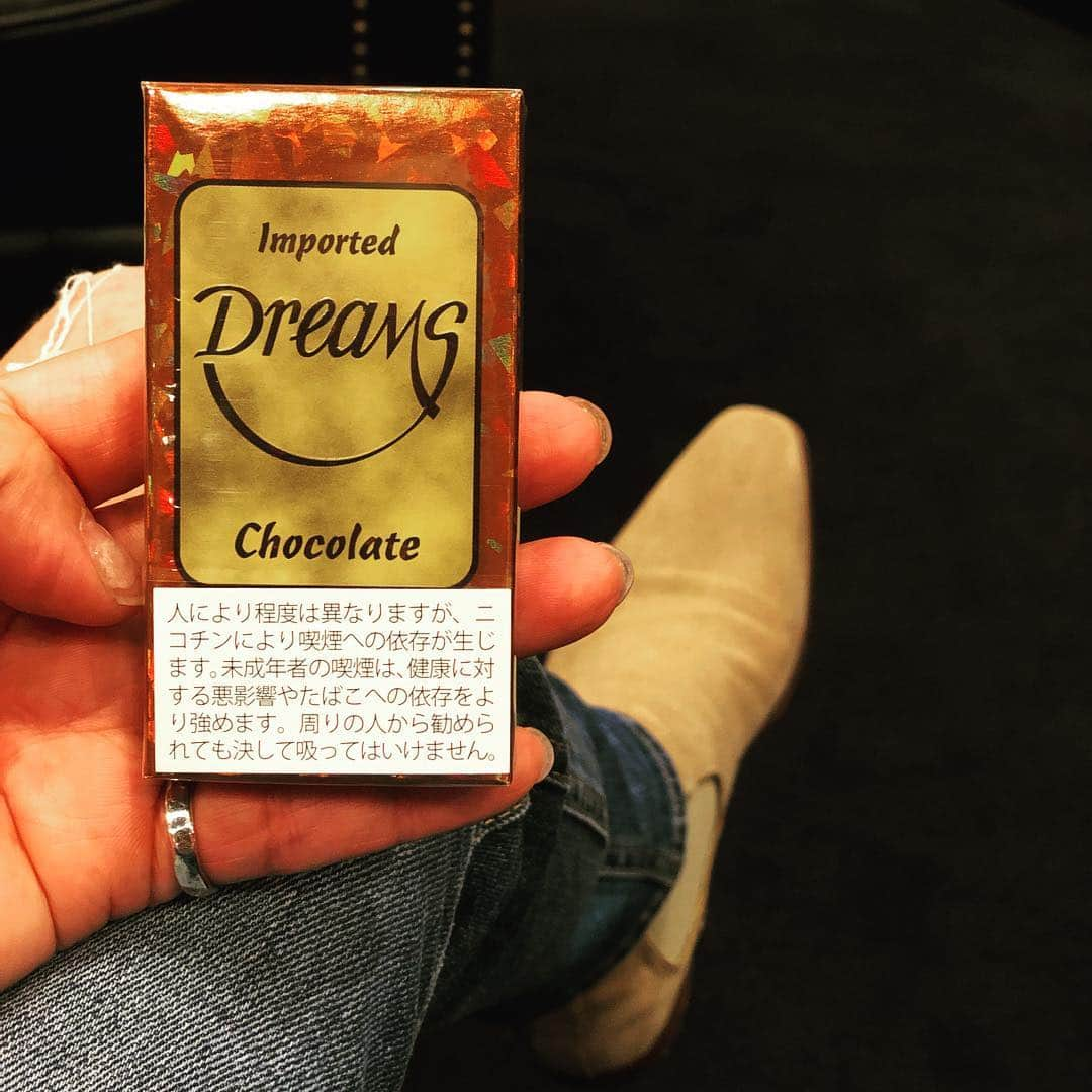 ウェイジーさんのインスタグラム写真 - (ウェイジーInstagram)「weizhi#zhouchengshi#cigar#cigarette#lifestyle#dreams#fashion#mensworld#sexy#style#chocolate#ドリームス#リトルシガー#チョコレート#🍫」4月26日 18時47分 - zhouchengshi