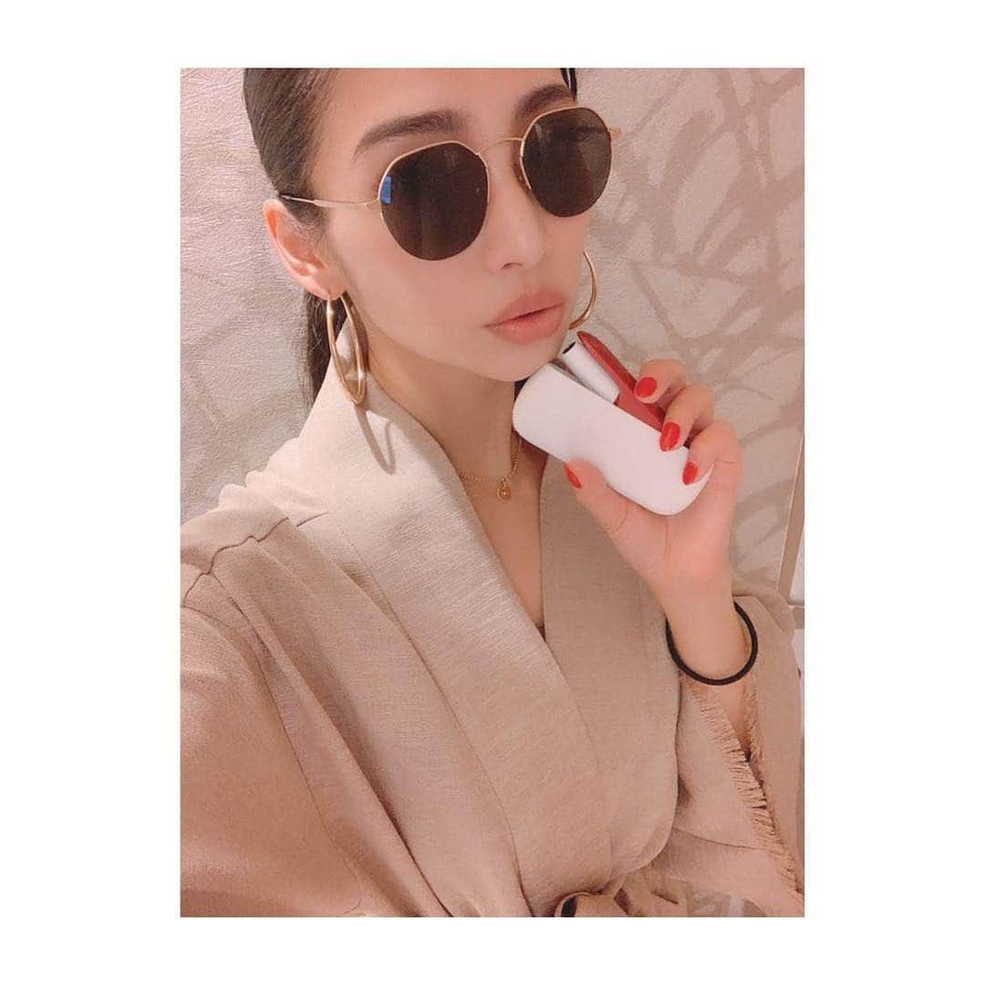 串戸ユリアさんのインスタグラム写真 - (串戸ユリアInstagram)「#IQOSThisChangesEverything #IQOSアンバサダー #IQOSJapan  with @iqos_jp  いよいよ令和まであと数日! 昭和に生まれて平成を 生きて、そして令和。 三年号体験できる世代に 生かされていることは 感慨深い✨✨✨ NIPPON 祝賀モデルのIQOS、 ドアカバーとボタンが赤色で、 デバイスが紅白でとってもNICE。  詳しくはIQOSストア、公式IQOSのサイトで確認して下さい。 . ※成人喫煙者向けの本製品には、リスクがないわけではありません。」4月26日 18時58分 - yuriavodka