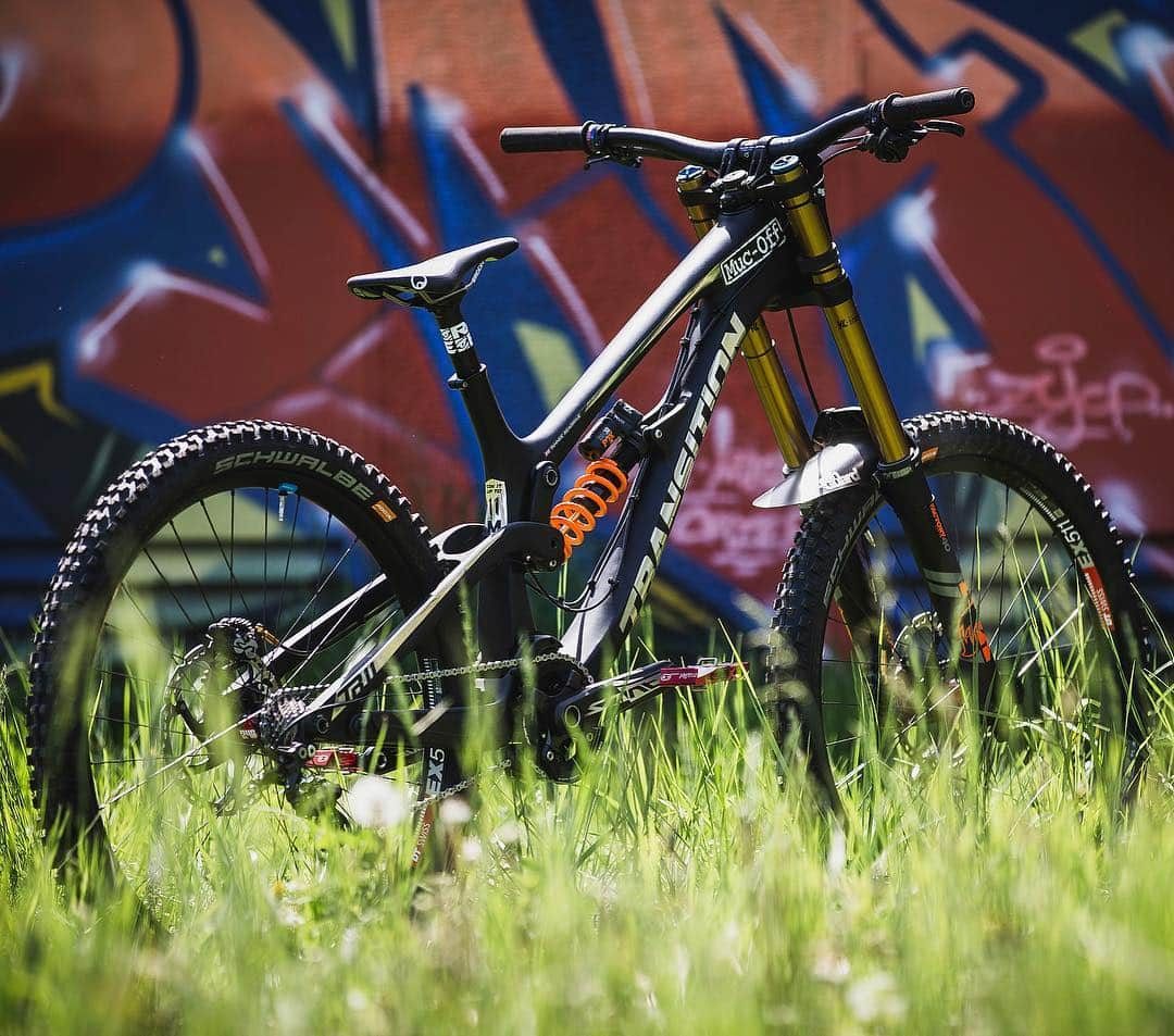 Shimanoさんのインスタグラム写真 - (ShimanoInstagram)「Downhill race weapon of @tahneeseagrave. Equipped with powerful Saint brakes and super stable drivetrain, built for the eager downhill racers. 💪🏻#ShimanoMTB #Saint #Downhill 📷@danhearn」4月26日 19時00分 - rideshimano